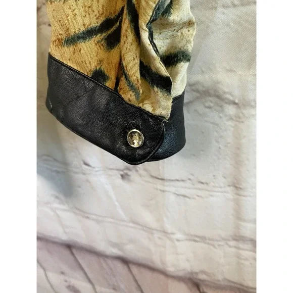 Animal Print Tie Front Blouse Roll Tab Sleeves Woman Size S‎ - Picture 6 of 9